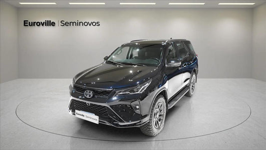 TOYOTA HILUX SW4 2.8 D-4D TURBO DIESEL SRX PLATINUM 7L 4X4 AUTOMÁTICO 2025