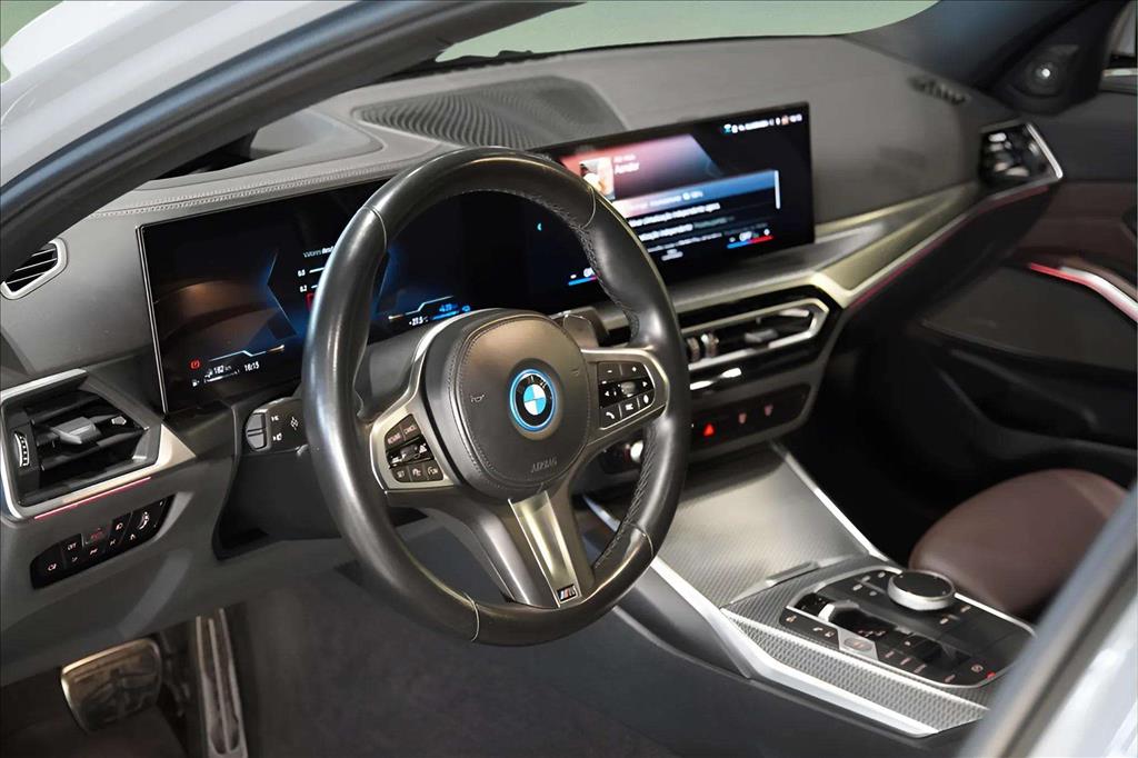 BMW 330e 2.0 16V TURBO HÍBRIDO M SPORT AUTOMÁTICO 2023