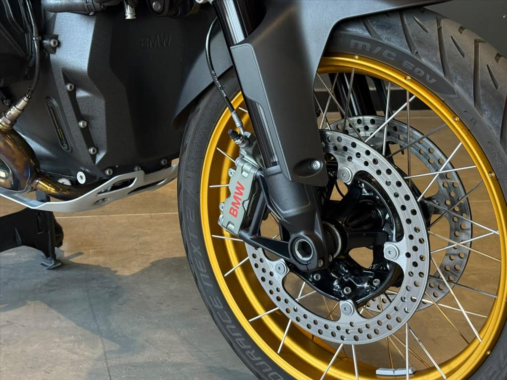 BMW R 1300 GS TRIPLE BLACK 2024