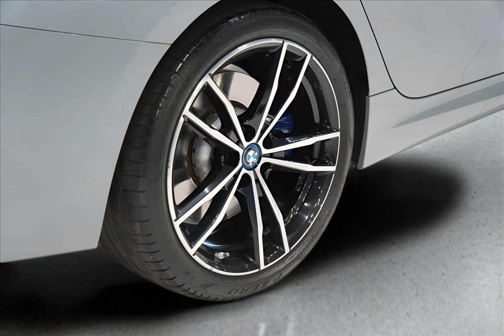 BMW 330e 2.0 16V Turbo Híbrido M Sport Automático 2023 — foto 5 de 18