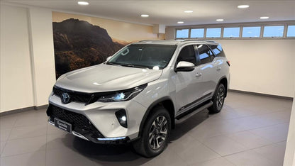 TOYOTA HILUX SW4 2.8 D-4D TURBO DIESEL SRX PLATINUM 7L 4X4 AUTOMÁTICO 2025