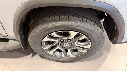 TOYOTA HILUX SW4 2.8 D-4D TURBO DIESEL SRX PLATINUM 7L 4X4 AUTOMÁTICO 2025