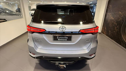 TOYOTA HILUX SW4 2.8 D-4D TURBO DIESEL SRX PLATINUM 7L 4X4 AUTOMÁTICO 2025