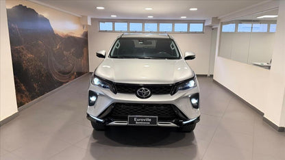 TOYOTA HILUX SW4 2.8 D-4D TURBO DIESEL SRX PLATINUM 7L 4X4 AUTOMÁTICO 2025