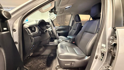 TOYOTA HILUX SW4 2.8 D-4D TURBO DIESEL SRX PLATINUM 7L 4X4 AUTOMÁTICO 2025