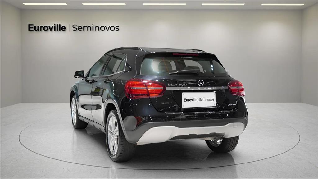 Mercedes-Benz GLA 200 1.6 CGI Flex Style 7G-DCT 2020 — foto 7 de 15 (ampliada)