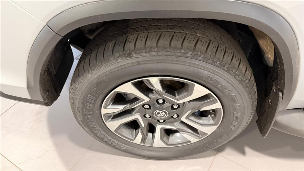 TOYOTA HILUX SW4 2.8 D-4D TURBO DIESEL SRX PLATINUM 7L 4X4 AUTOMÁTICO 2025