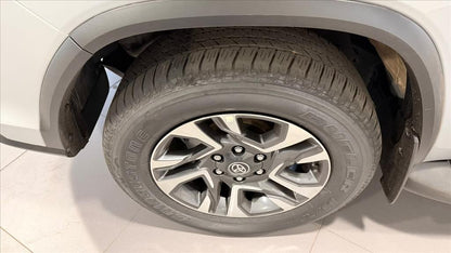 TOYOTA HILUX SW4 2.8 D-4D TURBO DIESEL SRX PLATINUM 7L 4X4 AUTOMÁTICO 2025
