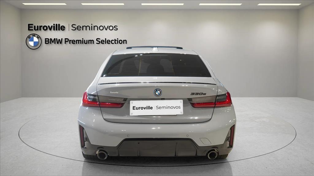 BMW 330e 2.0 16V Turbo Híbrido M Sport Automático 2023 — foto 7 de 18 (ampliada)