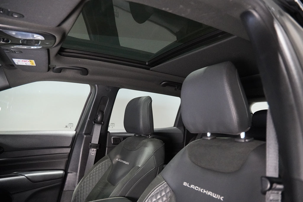 JEEP COMPASS 2.0 HURRICANE 4 TURBO GASOLINA BLACKHAWK AT9 2025