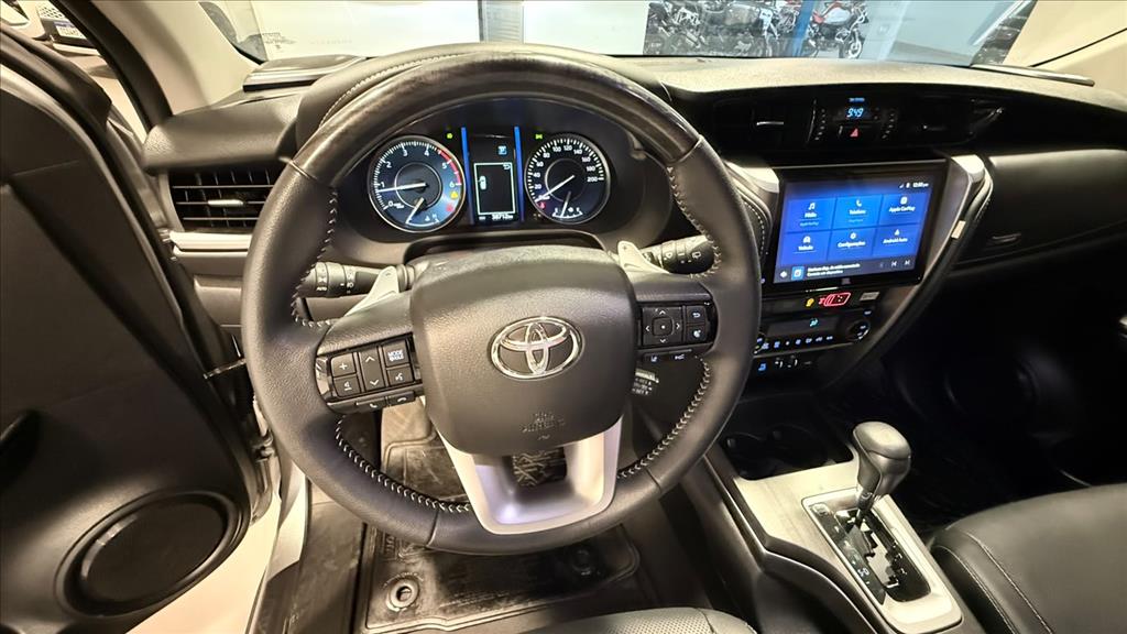 TOYOTA HILUX SW4 2.8 D-4D TURBO DIESEL SRX PLATINUM 7L 4X4 AUTOMÁTICO 2025