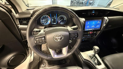 TOYOTA HILUX SW4 2.8 D-4D TURBO DIESEL SRX PLATINUM 7L 4X4 AUTOMÁTICO 2025