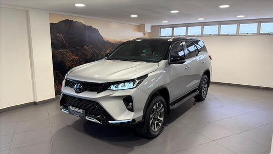 TOYOTA HILUX SW4 2.8 D-4D TURBO DIESEL DIAMOND 7L 4X4 AUTOMÁTICO 2023