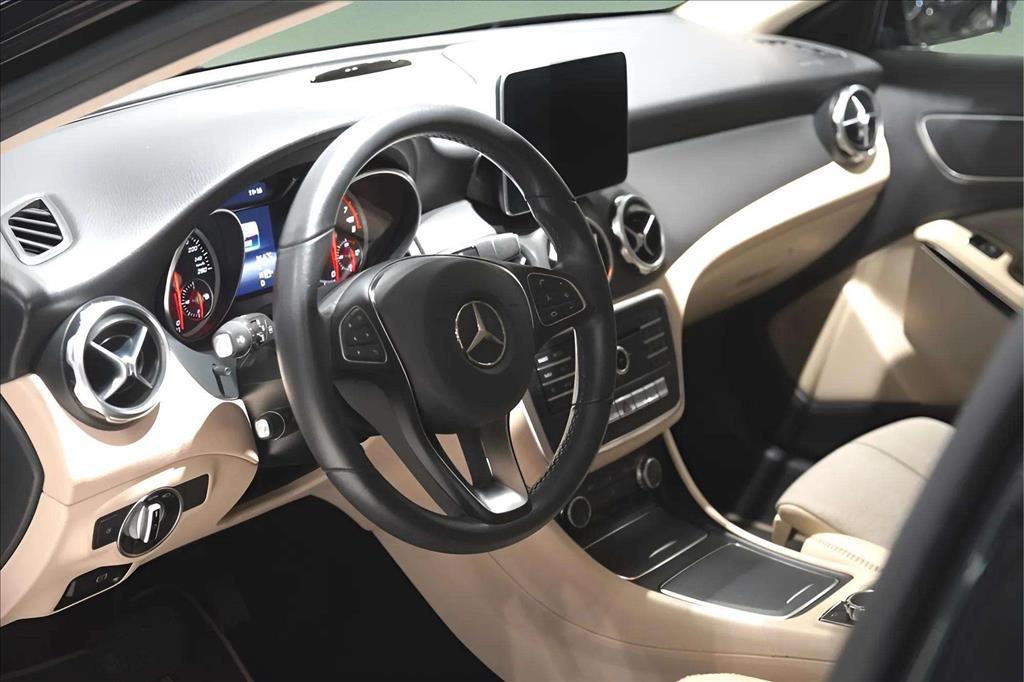 MERCEDES-BENZ GLA 200 1.6 CGI FLEX STYLE 7G-DCT 2020