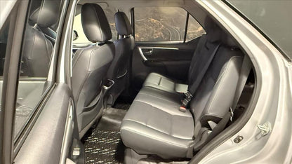 TOYOTA HILUX SW4 2.8 D-4D TURBO DIESEL SRX PLATINUM 7L 4X4 AUTOMÁTICO 2025