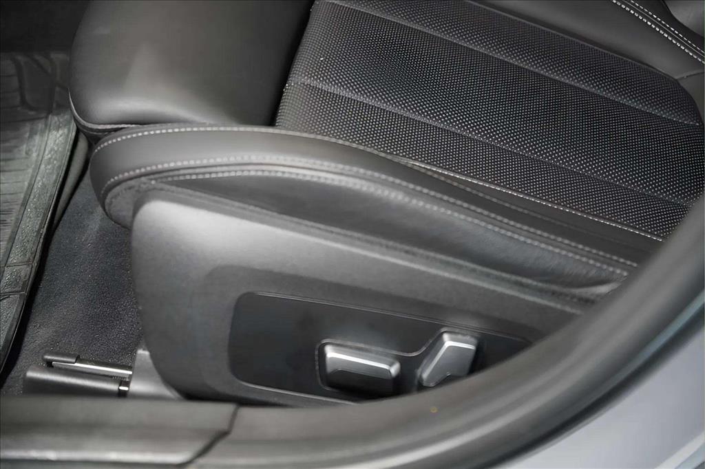 BMW 320i 2.0 16V Turbo Flex GP Automático 2023 — foto 9 de 12