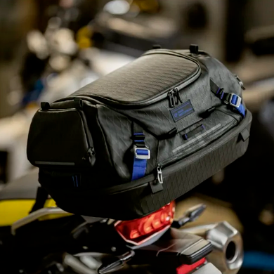 Bolsa Traseira BMW Black Collection Pequena 42L Design Sofisticado