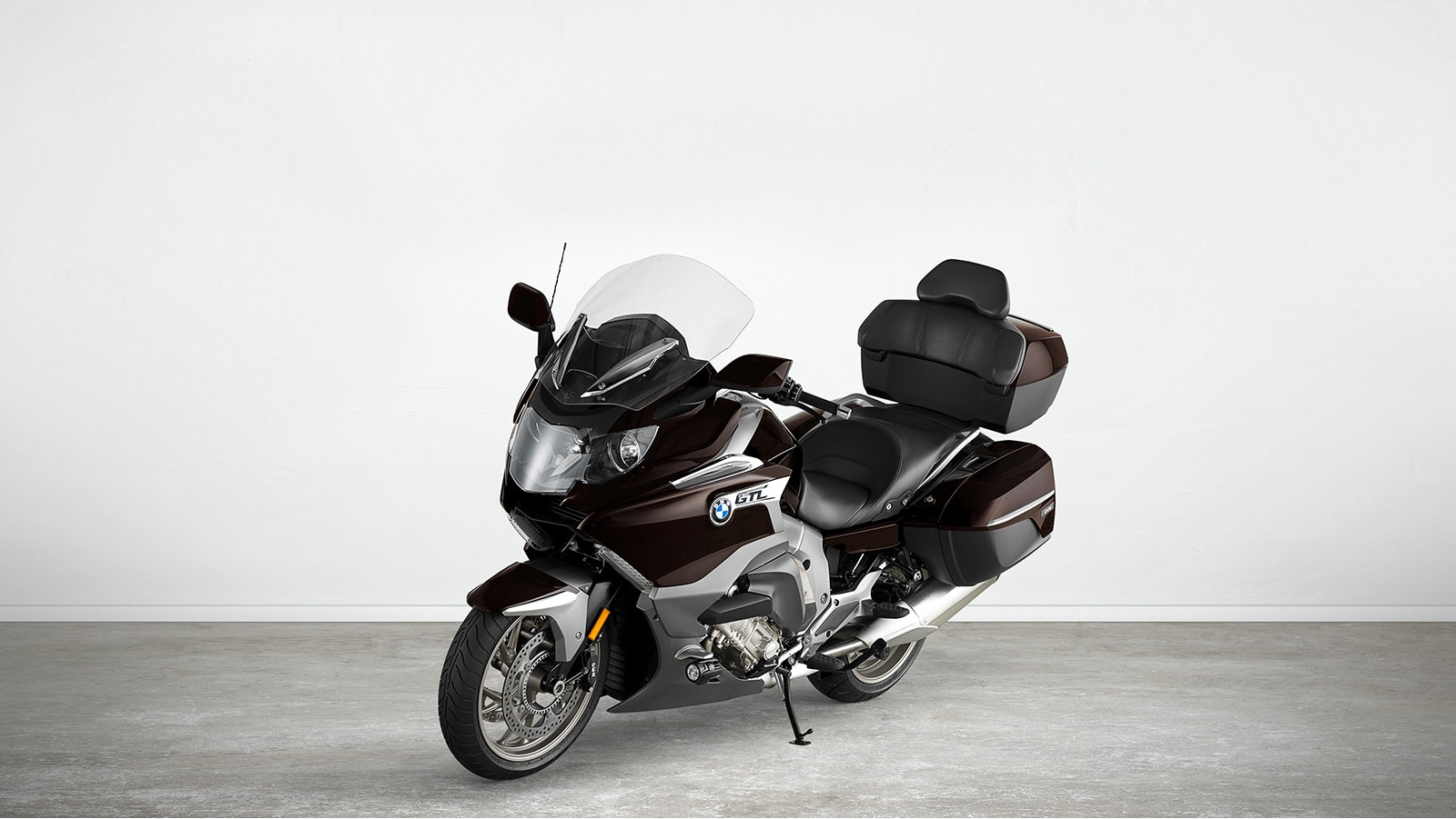 VIAGEM DE LUXO. CHEGADA EM PRIMEIRA CLASSE.