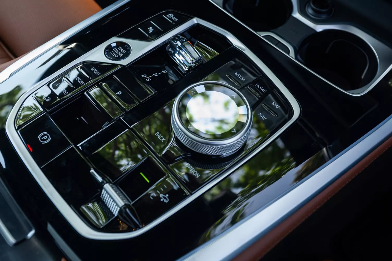 Aplicação de vidro CraftedClarity para elementos internos.